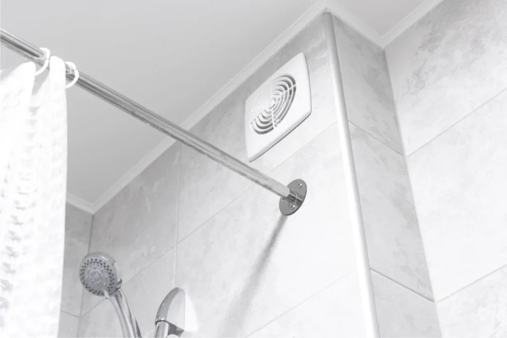 Comment résoudre le problème d'humidité dans la salle de bain malgré une VMC ?